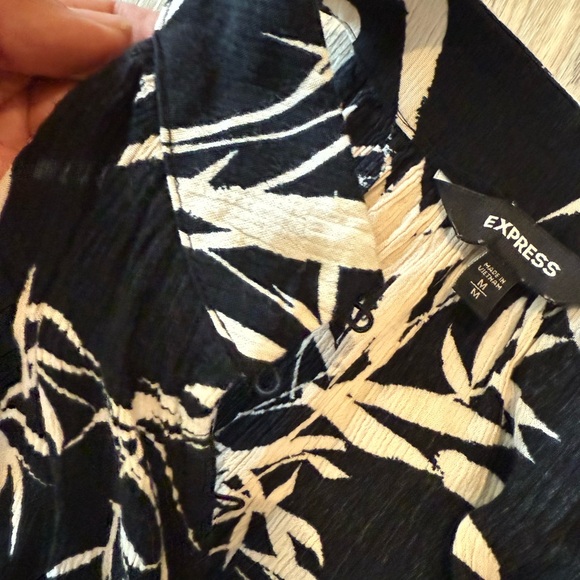 Express Black and White Bamboo Print Top - Picture 3 of 5